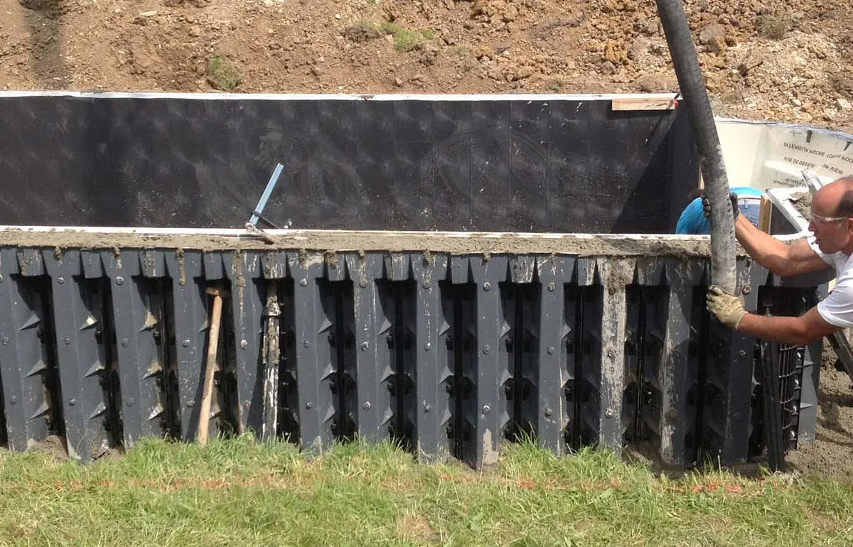 Betonieren Seitenwände des Pools Zwickau