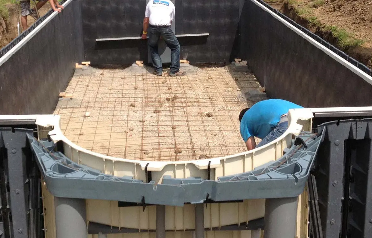 Poolsystem wird montiert Zwickau